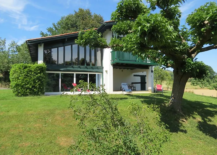 Maison Typique Basque En Pleine Campagne